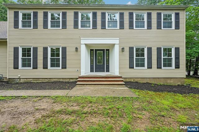 12 Apache Road, Wayne, NJ 07470