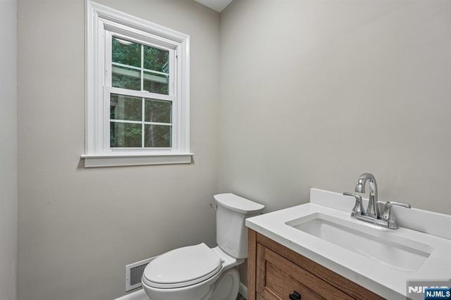 12 Apache Road, Wayne, NJ 07470
