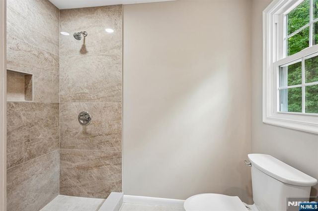 12 Apache Road, Wayne, NJ 07470