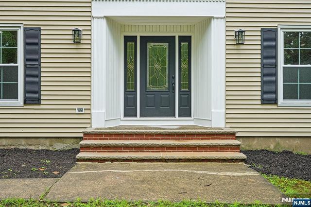 12 Apache Road, Wayne, NJ 07470