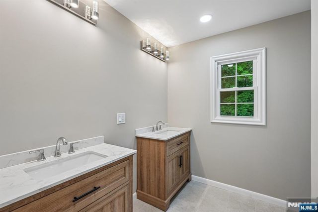 12 Apache Road, Wayne, NJ 07470