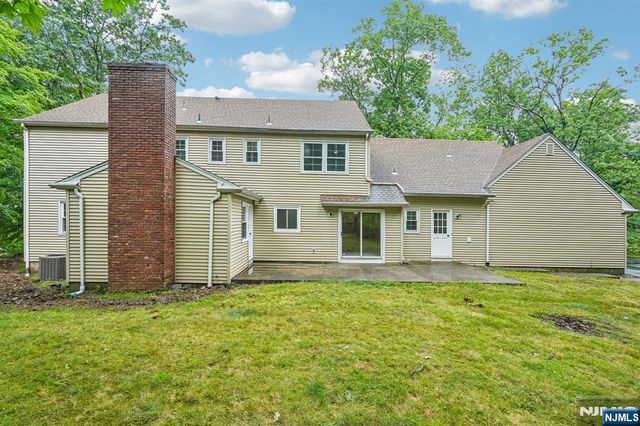 12 Apache Road, Wayne, NJ 07470