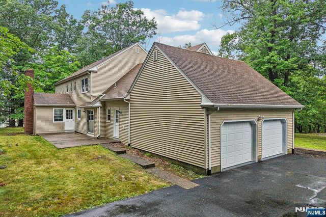 12 Apache Road, Wayne, NJ 07470