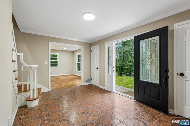 12 Apache Road, Wayne, NJ 07470