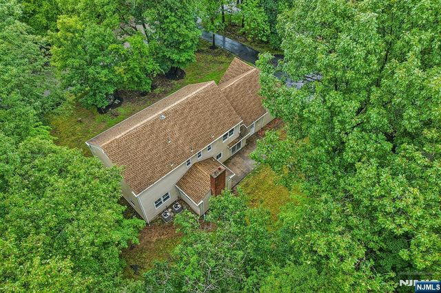 12 Apache Road, Wayne, NJ 07470