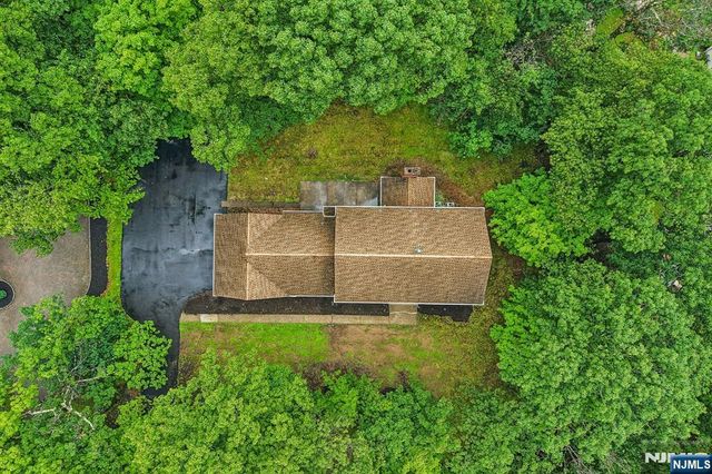 12 Apache Road, Wayne, NJ 07470