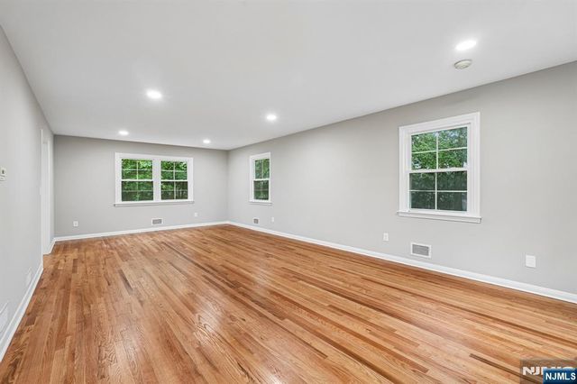 12 Apache Road, Wayne, NJ 07470
