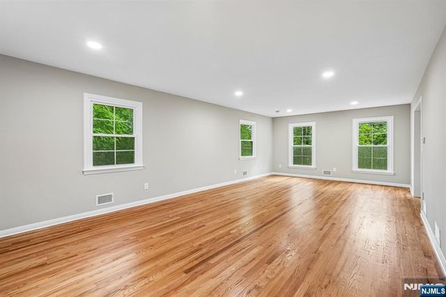 12 Apache Road, Wayne, NJ 07470