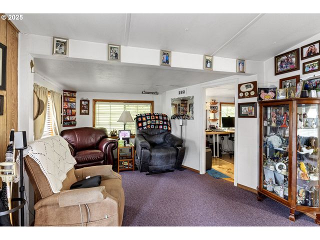 684 BEAR CREEK Rd, Cottage Grove, OR 97424