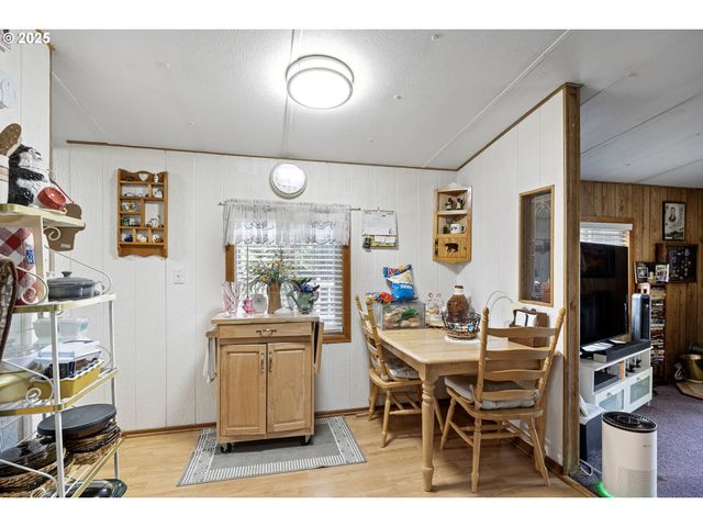 684 BEAR CREEK Rd, Cottage Grove, OR 97424