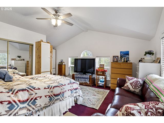 684 BEAR CREEK Rd, Cottage Grove, OR 97424