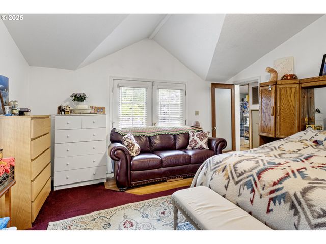 684 BEAR CREEK Rd, Cottage Grove, OR 97424