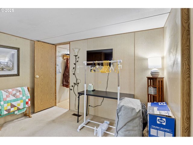 684 BEAR CREEK Rd, Cottage Grove, OR 97424