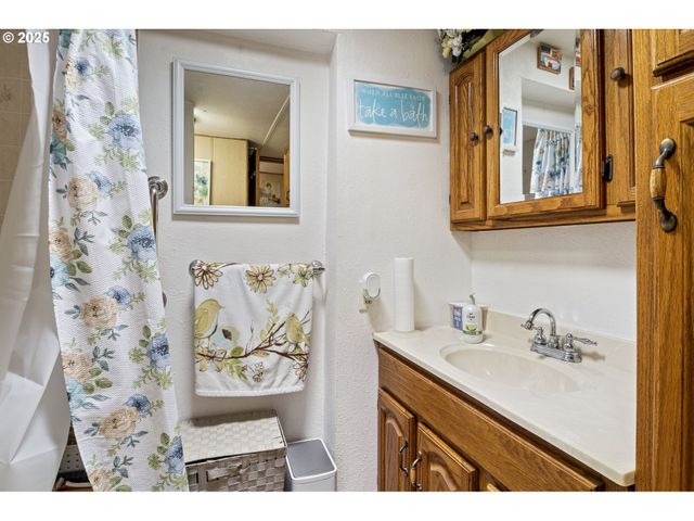 684 BEAR CREEK Rd, Cottage Grove, OR 97424