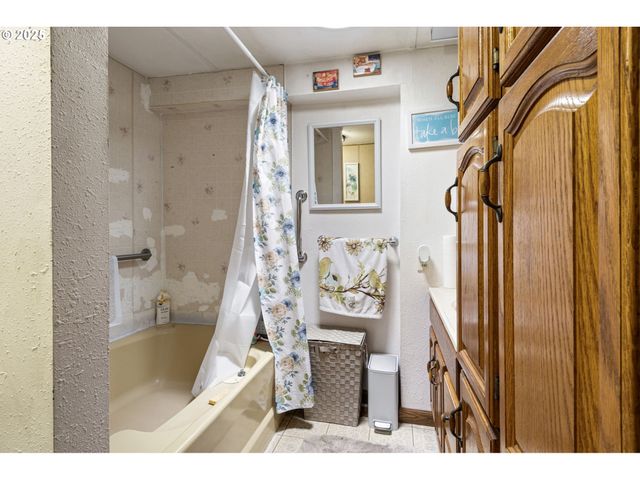 684 BEAR CREEK Rd, Cottage Grove, OR 97424