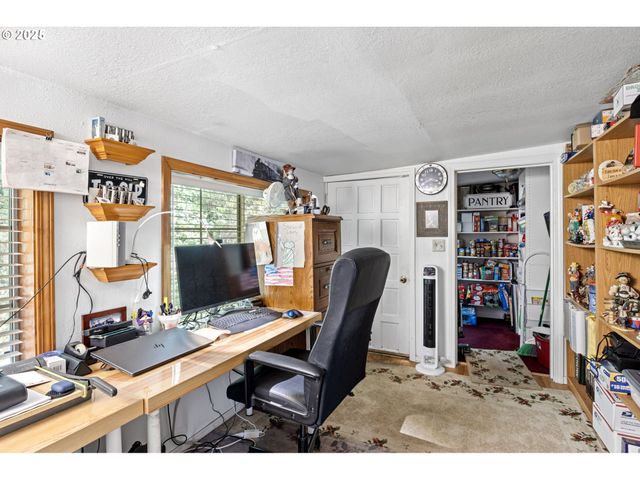 684 BEAR CREEK Rd, Cottage Grove, OR 97424