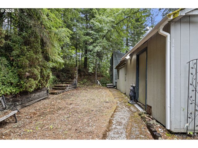 684 BEAR CREEK Rd, Cottage Grove, OR 97424