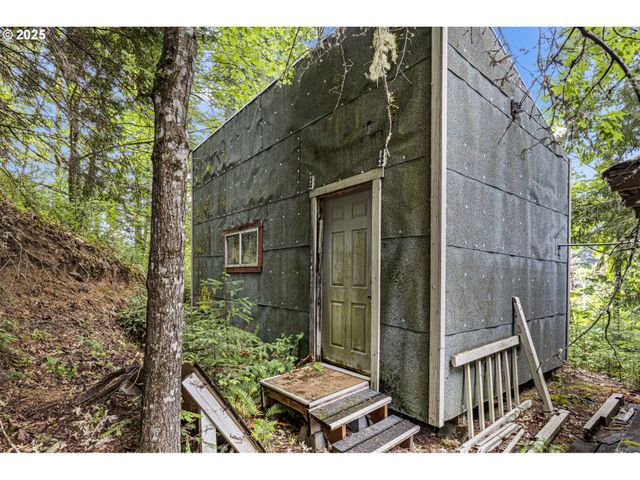 684 BEAR CREEK Rd, Cottage Grove, OR 97424