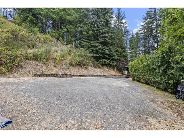 684 BEAR CREEK Rd, Cottage Grove, OR 97424