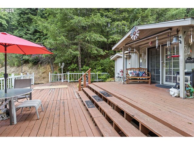 684 BEAR CREEK Rd, Cottage Grove, OR 97424