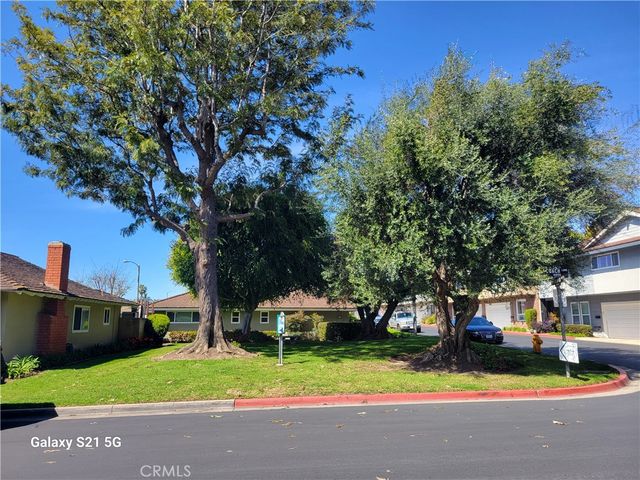 16862 B Coach Lane, Huntington Beach, CA 92649