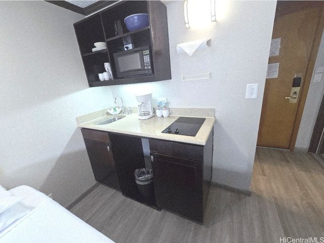 2425 Kuhio Avenue 503, Honolulu, HI 96815