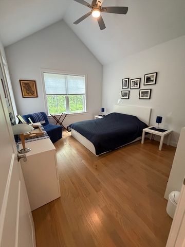 48 Acorn Pl 48, Millis, MA 02054