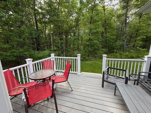48 Acorn Pl 48, Millis, MA 02054