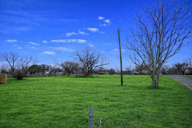 724 E Hughes Street, Collinsville, TX 76233
