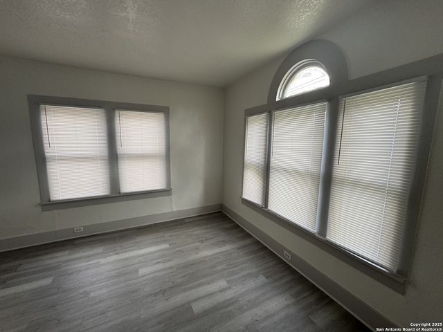 1610 Hays, San Antonio, TX 78202