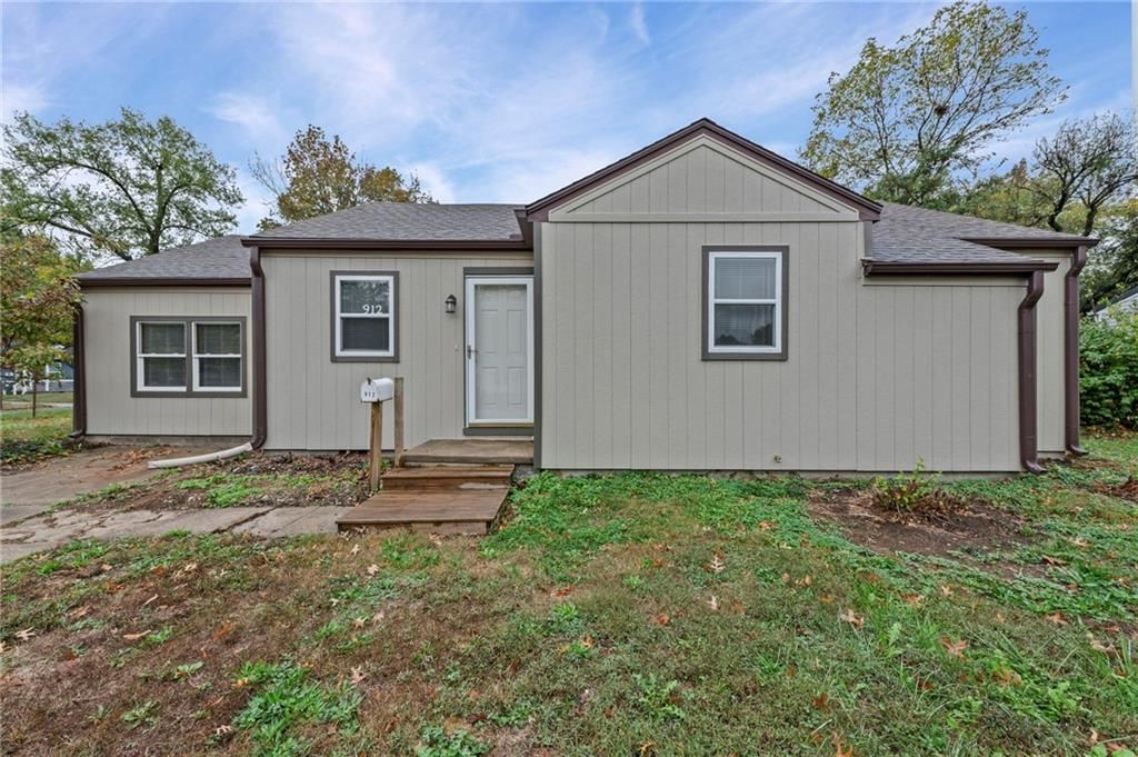 912 VEST Drive, Warrensburg, MO 64093