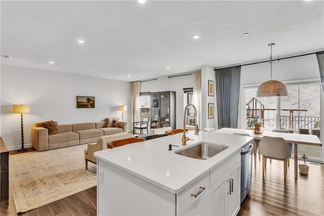 133 Melinda Ct, Ohio Twp, PA 15143