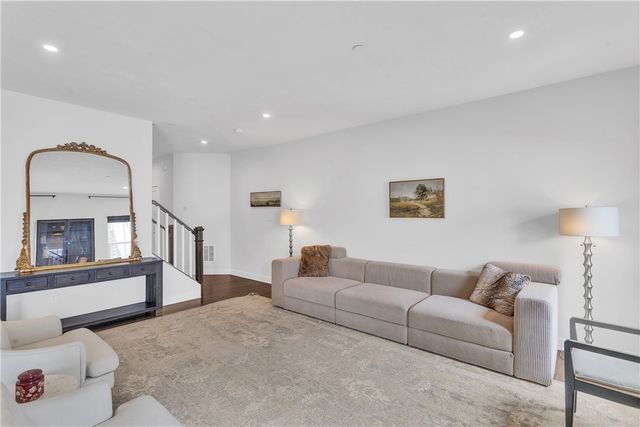 133 Melinda Ct, Ohio Twp, PA 15143