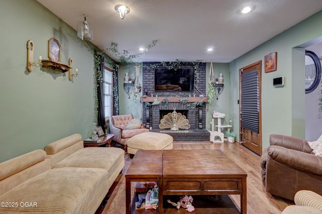 2211 E 10th Street, Joplin, MO 64801