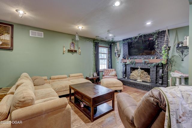 2211 E 10th Street, Joplin, MO 64801