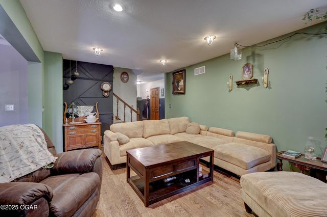 2211 E 10th Street, Joplin, MO 64801