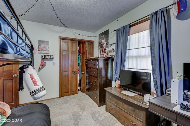 2211 E 10th Street, Joplin, MO 64801