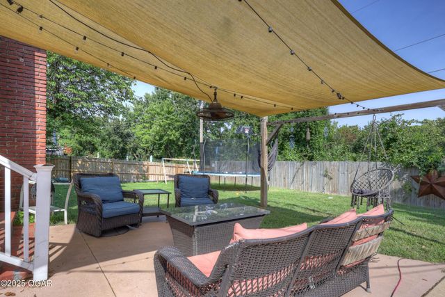 2211 E 10th Street, Joplin, MO 64801