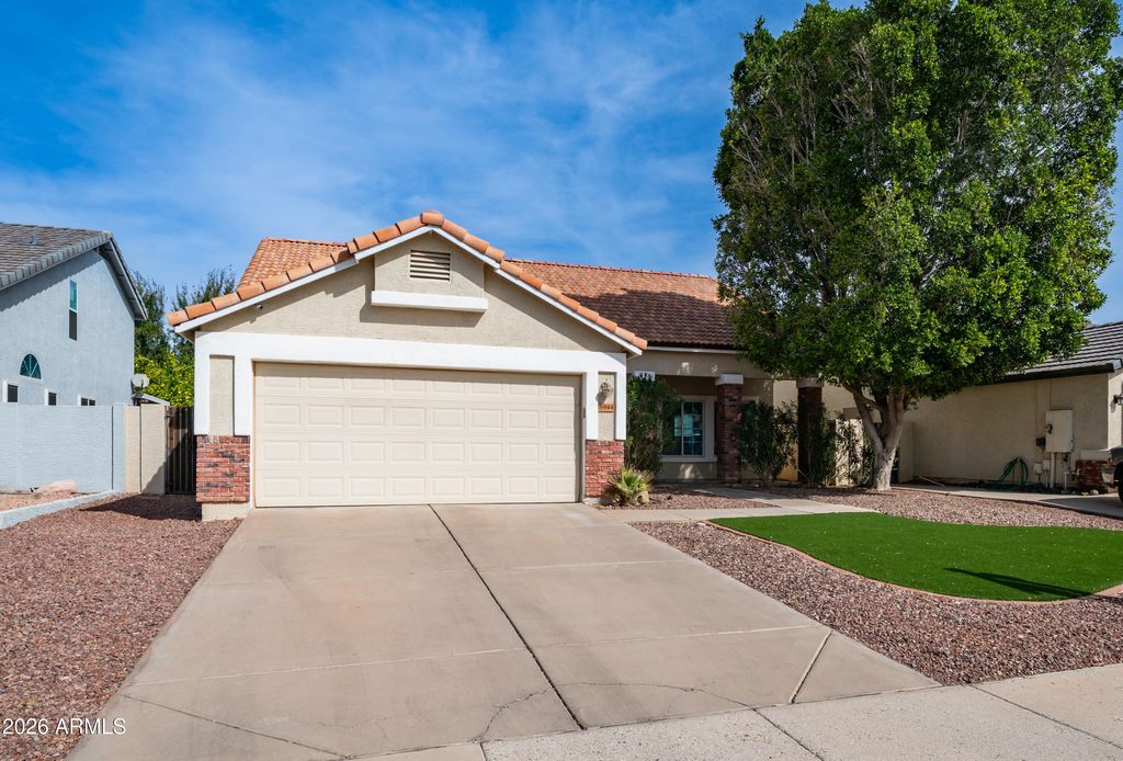 Image 1 of property listing at 8944 W FULLAM Street, Peoria, AZ 85382