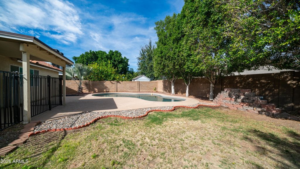 Image 27 of property listing at 8944 W FULLAM Street, Peoria, AZ 85382