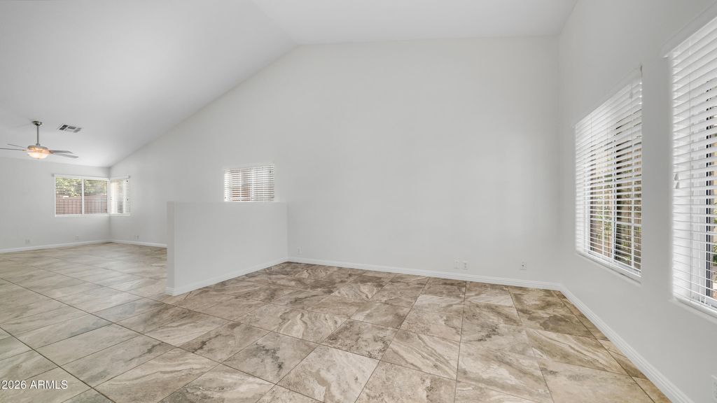 Image 3 of property listing at 8944 W FULLAM Street, Peoria, AZ 85382