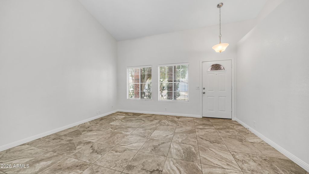 Image 4 of property listing at 8944 W FULLAM Street, Peoria, AZ 85382