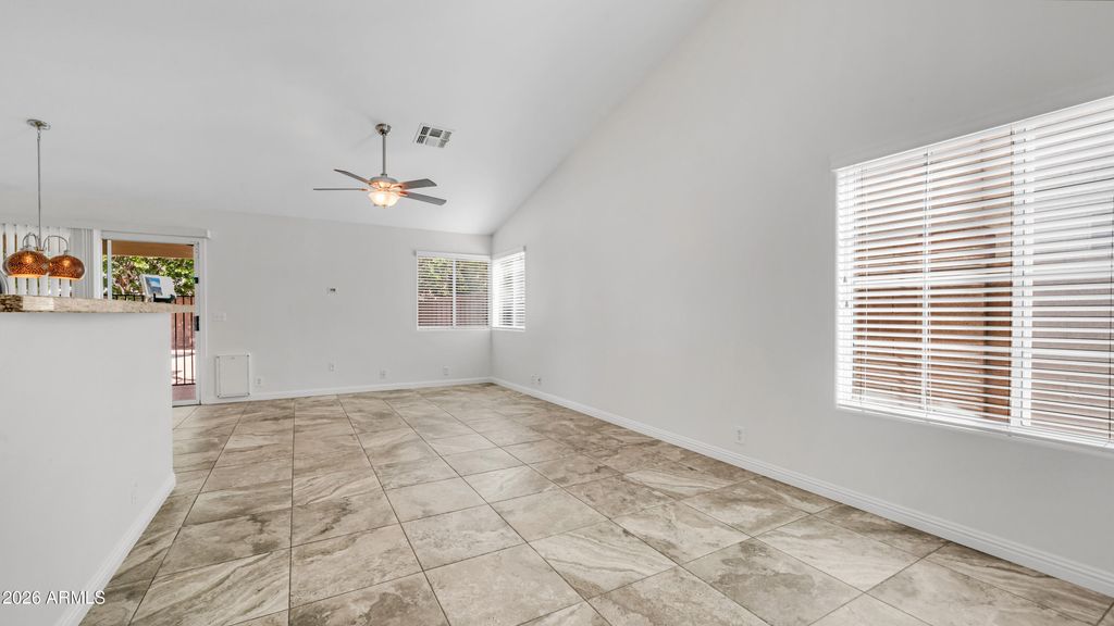 Image 6 of property listing at 8944 W FULLAM Street, Peoria, AZ 85382