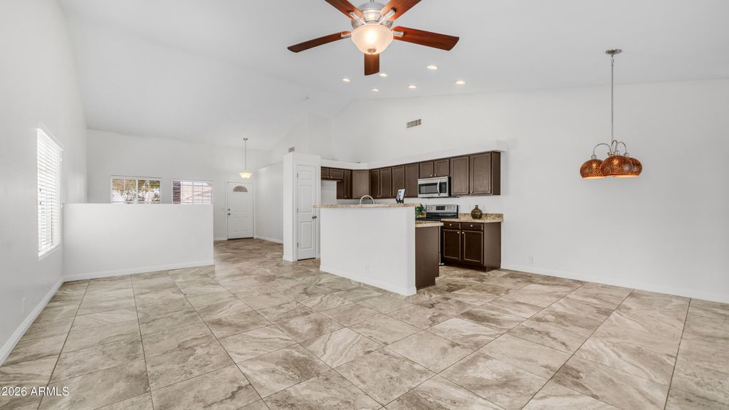 Image 8 of property listing at 8944 W FULLAM Street, Peoria, AZ 85382
