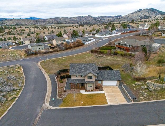 540 Crestdale Way, Klamath Falls, OR 97603
