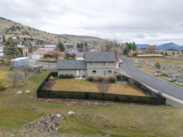 540 Crestdale Way, Klamath Falls, OR 97603