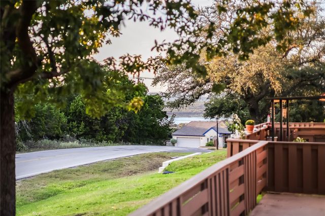 13 Oaks PL, Lago Vista, TX 78645