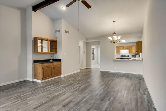 13 Oaks PL, Lago Vista, TX 78645
