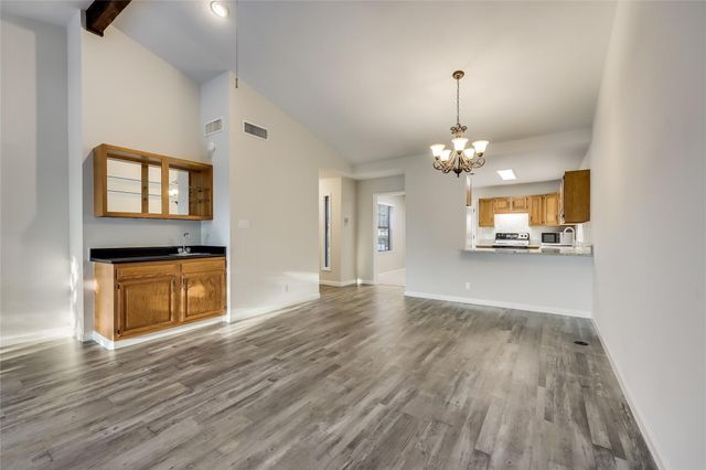 13 Oaks PL, Lago Vista, TX 78645