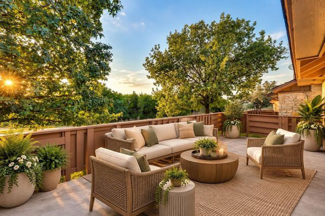 13 Oaks PL, Lago Vista, TX 78645